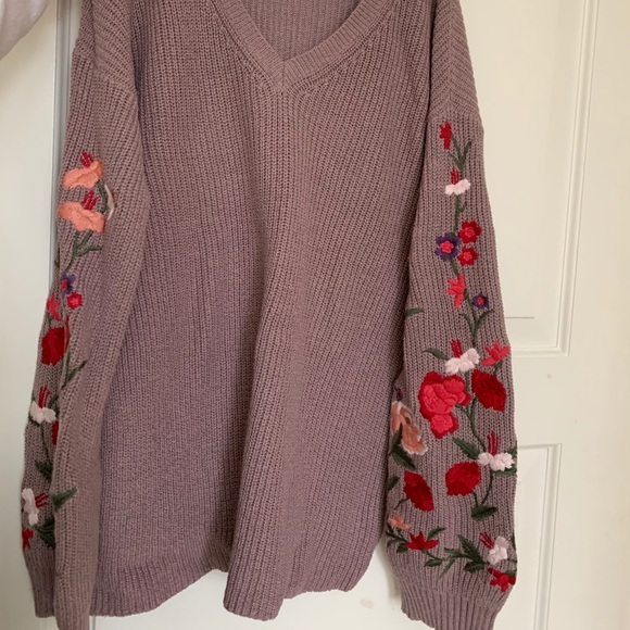 COPY - American Eagle embroidered flower sweater - Picture 3 of 5